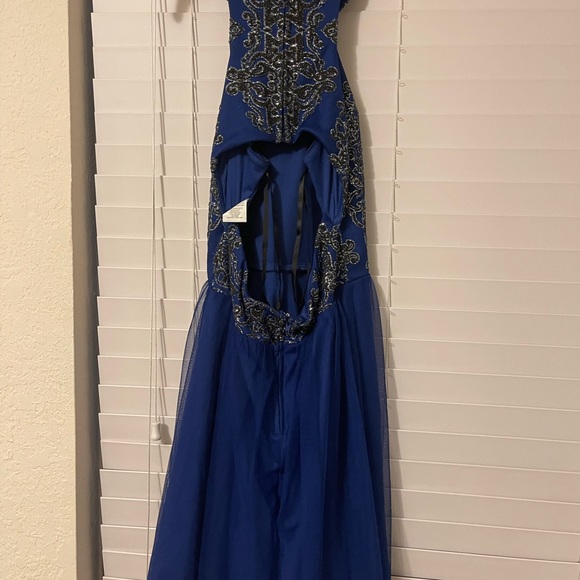 Beautiful Flowey dark blue formal dress with sequins - Picture 2 of 5